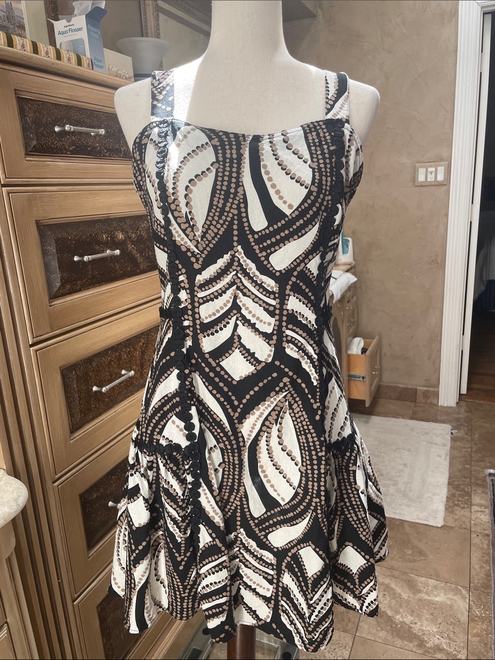 Ellen Tracy Black, White & gold Patterned Mini Dress